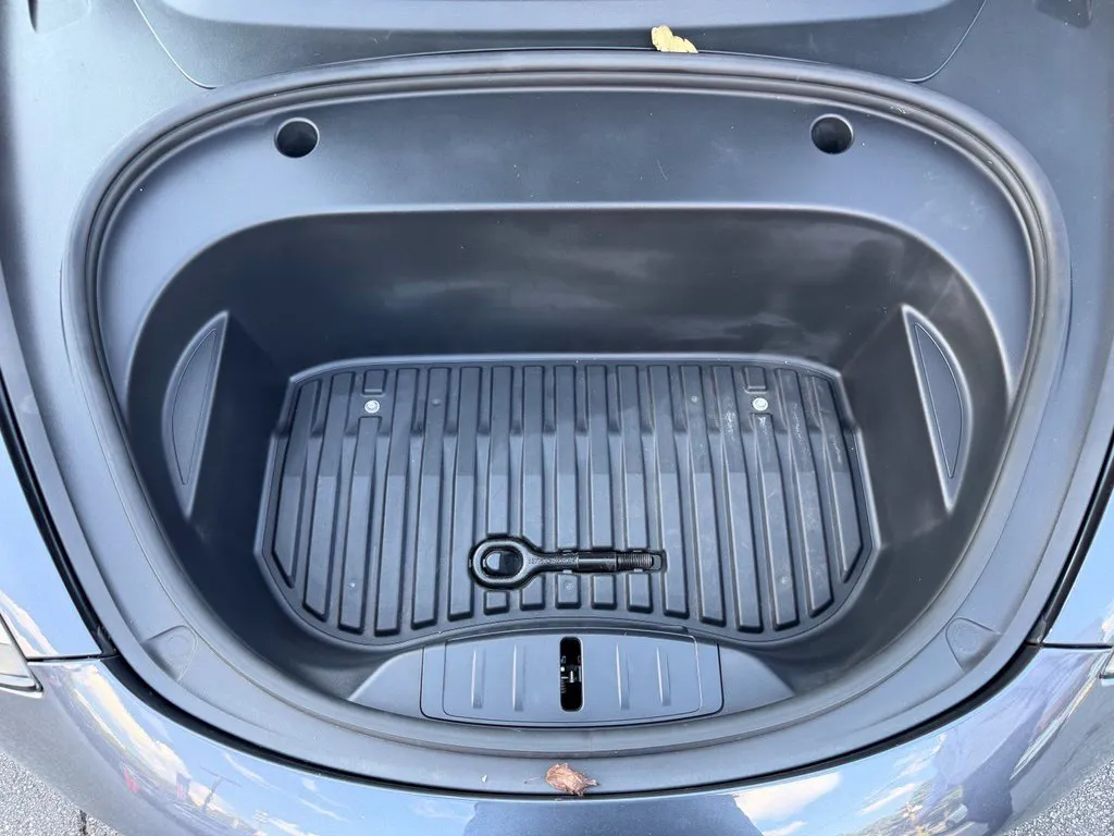Tesla Model 3 photo 6