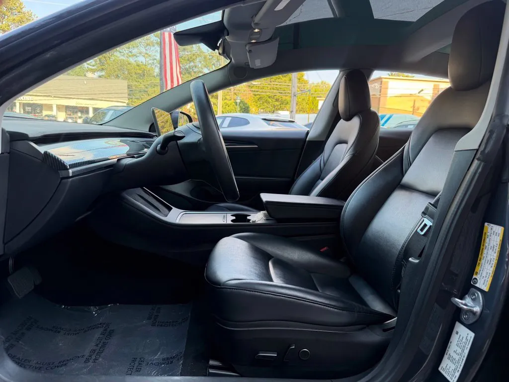 Tesla Model 3 photo 22