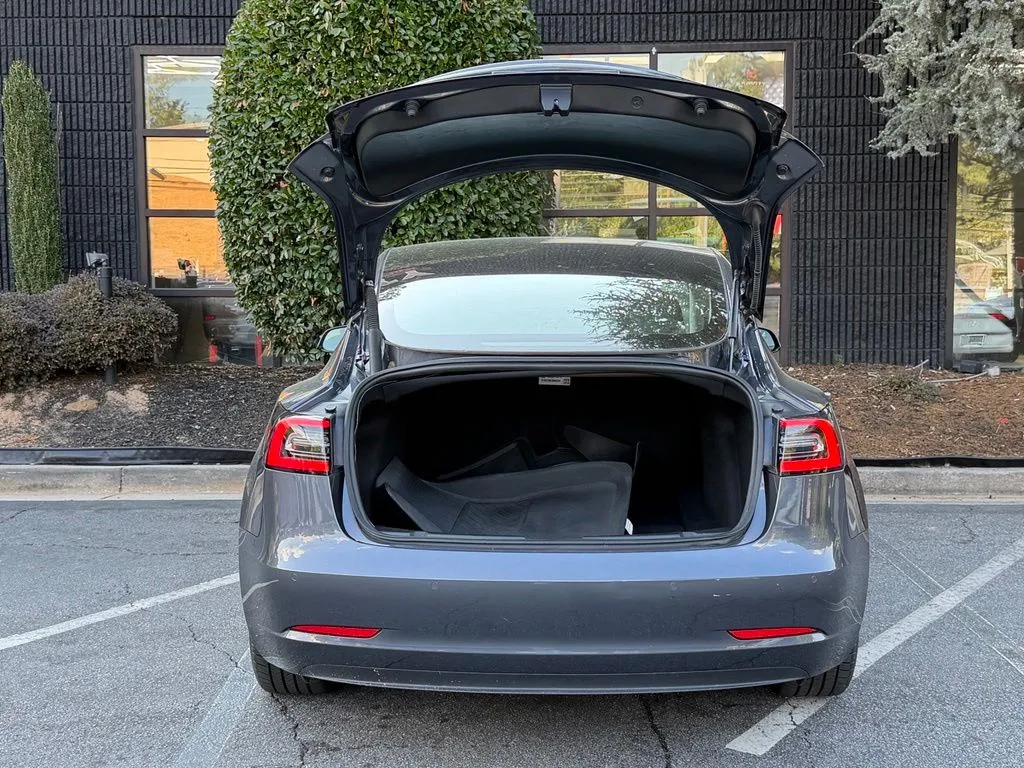 Tesla Model 3 photo 17