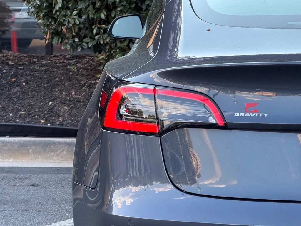 Tesla Model 3 photo 15