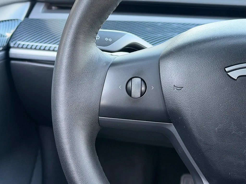 Tesla Model 3 photo 41