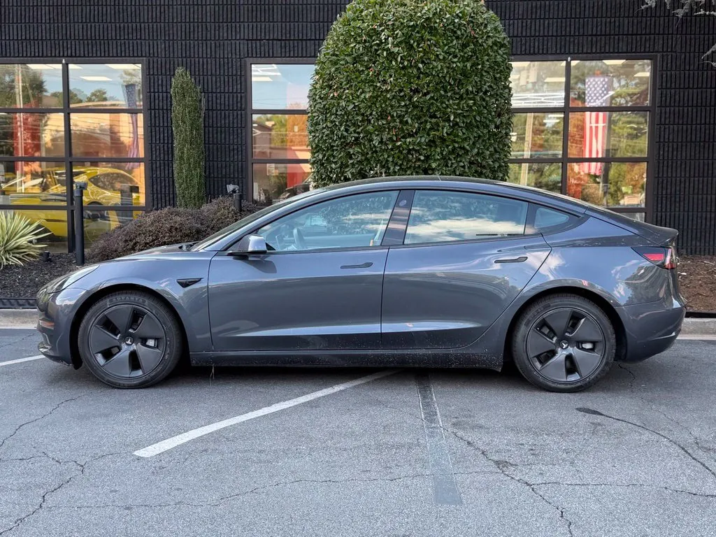 Tesla Model 3 photo 9