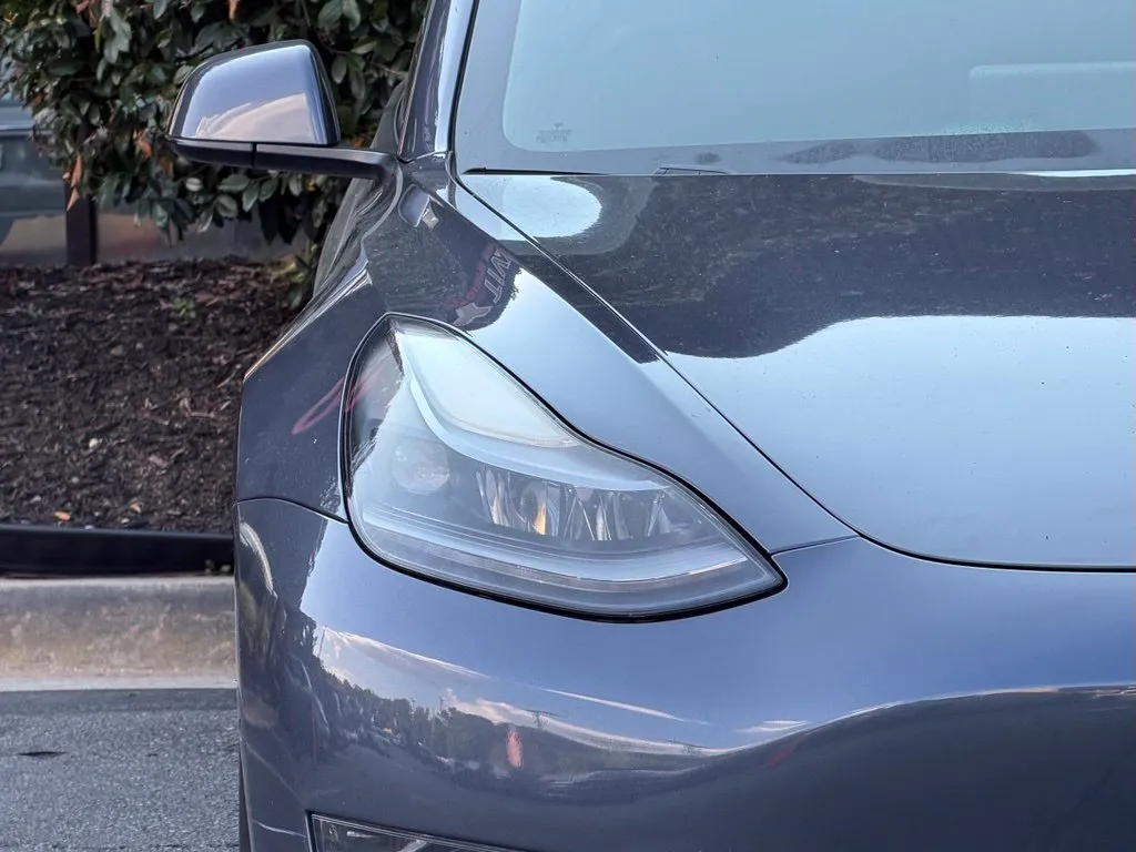 Tesla Model 3 photo 4