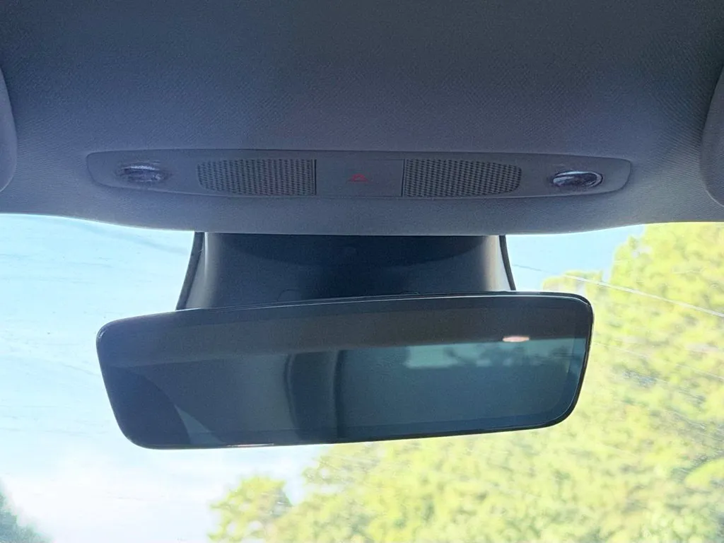 Tesla Model 3 photo 45