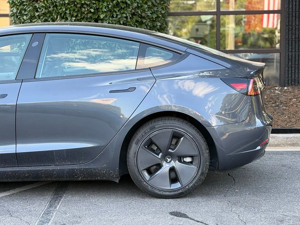 Tesla Model 3 photo 11
