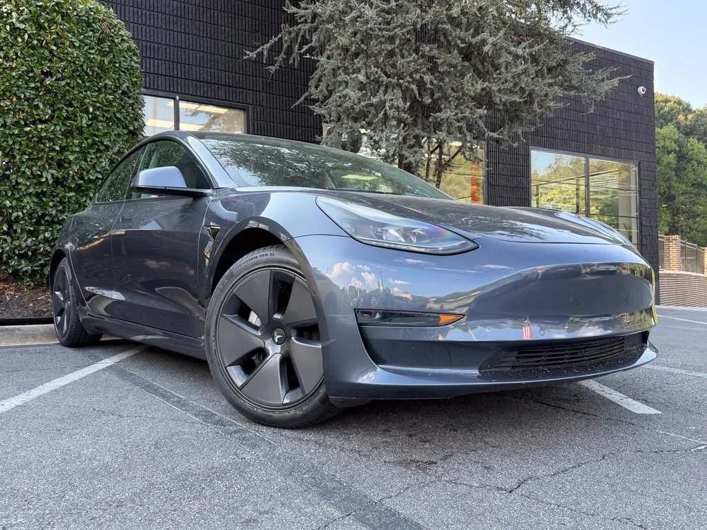 Tesla Model 3 photo 8