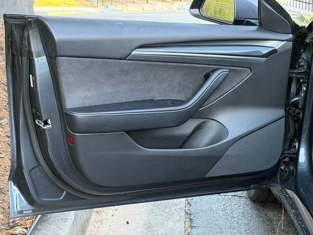 Tesla Model 3 photo 25