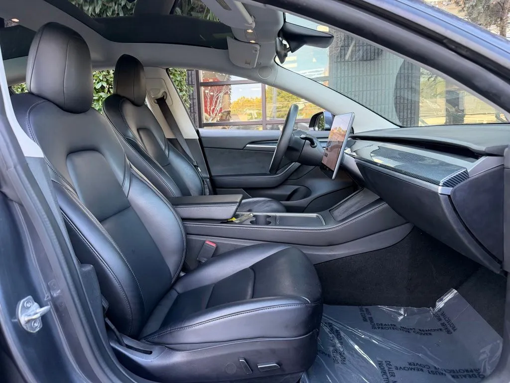 Tesla Model 3 photo 30