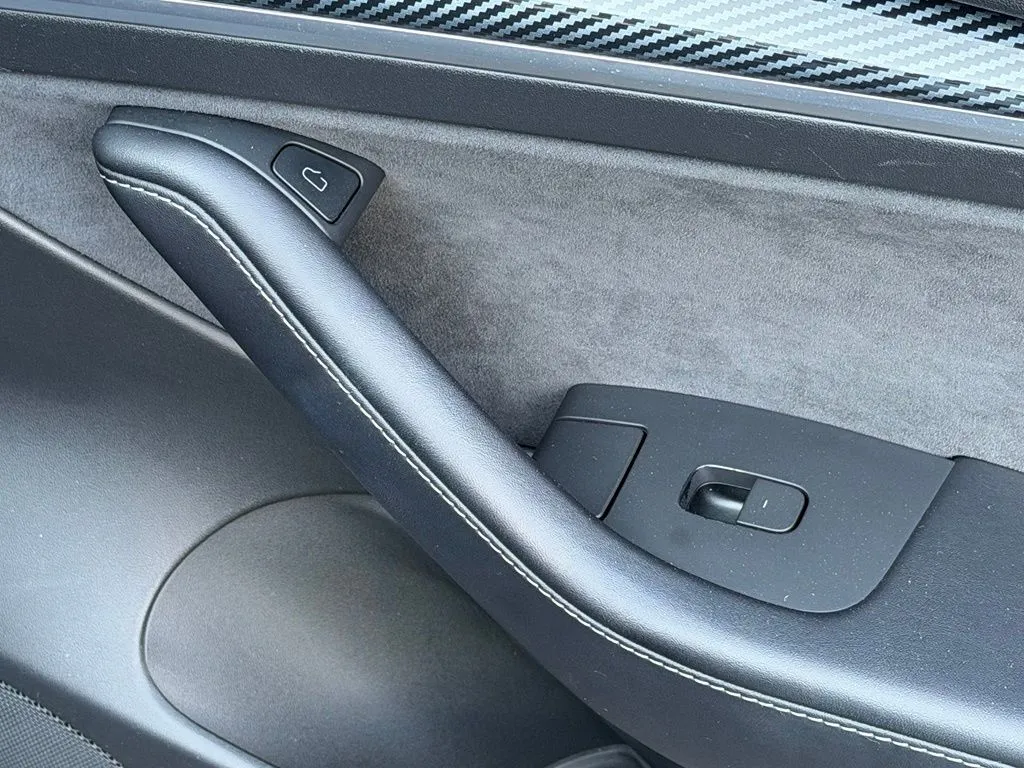 Tesla Model 3 photo 34