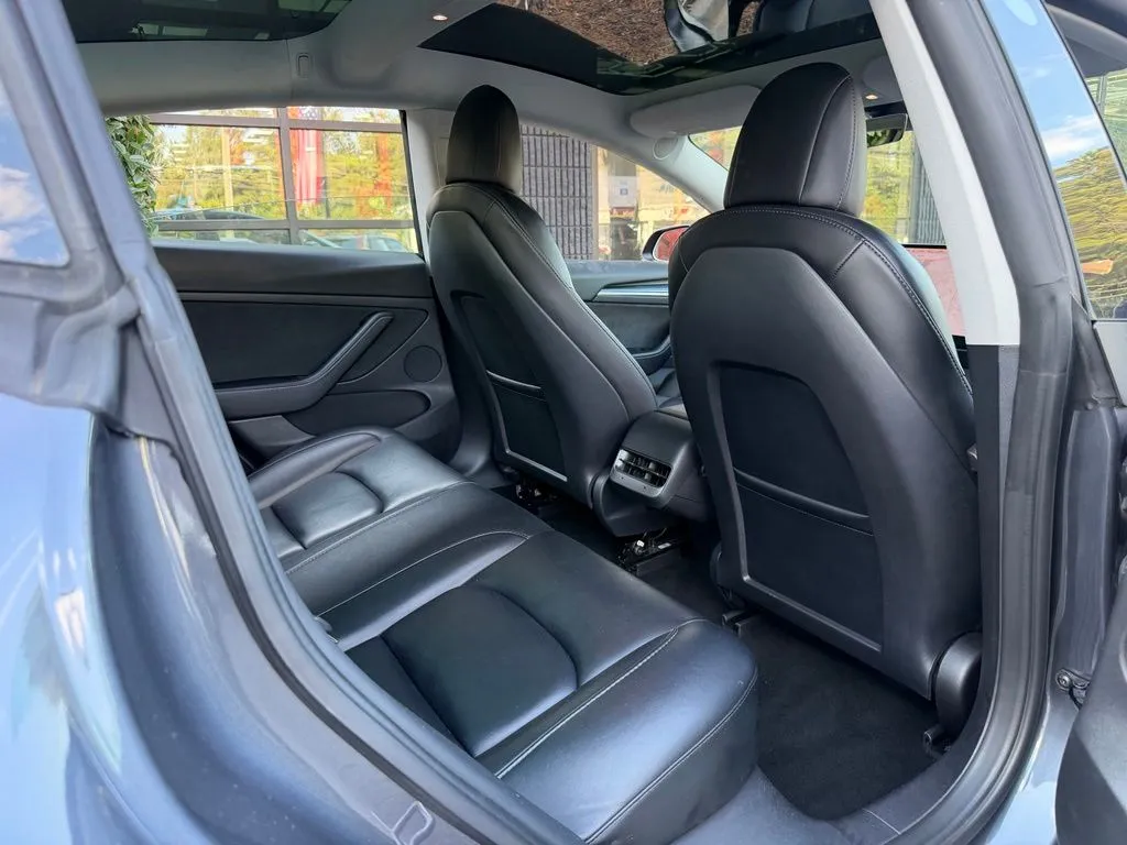 Tesla Model 3 photo 35