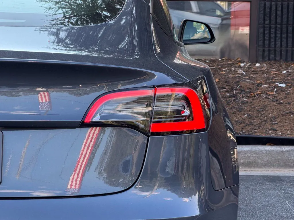 Tesla Model 3 photo 16