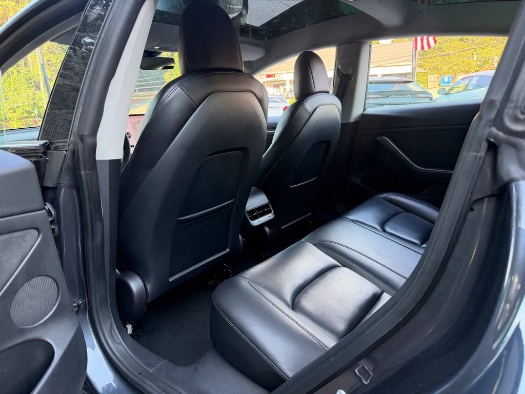 Tesla Model 3 photo 27