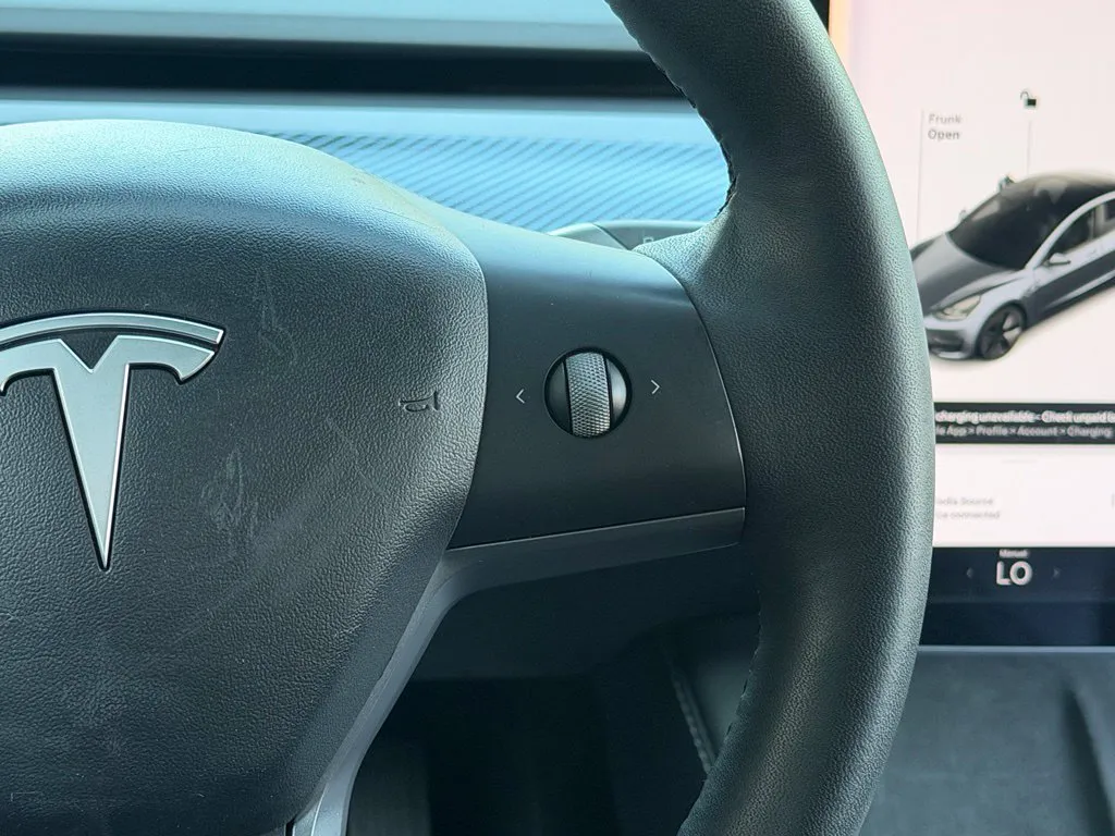 Tesla Model 3 photo 42