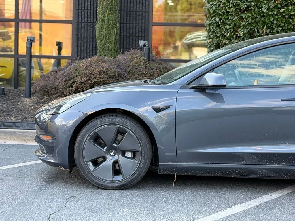Tesla Model 3 photo 10