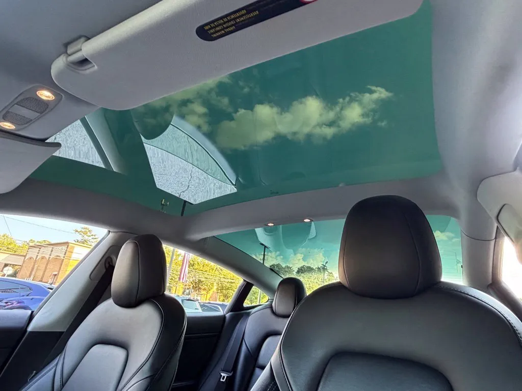 Tesla Model 3 photo 47