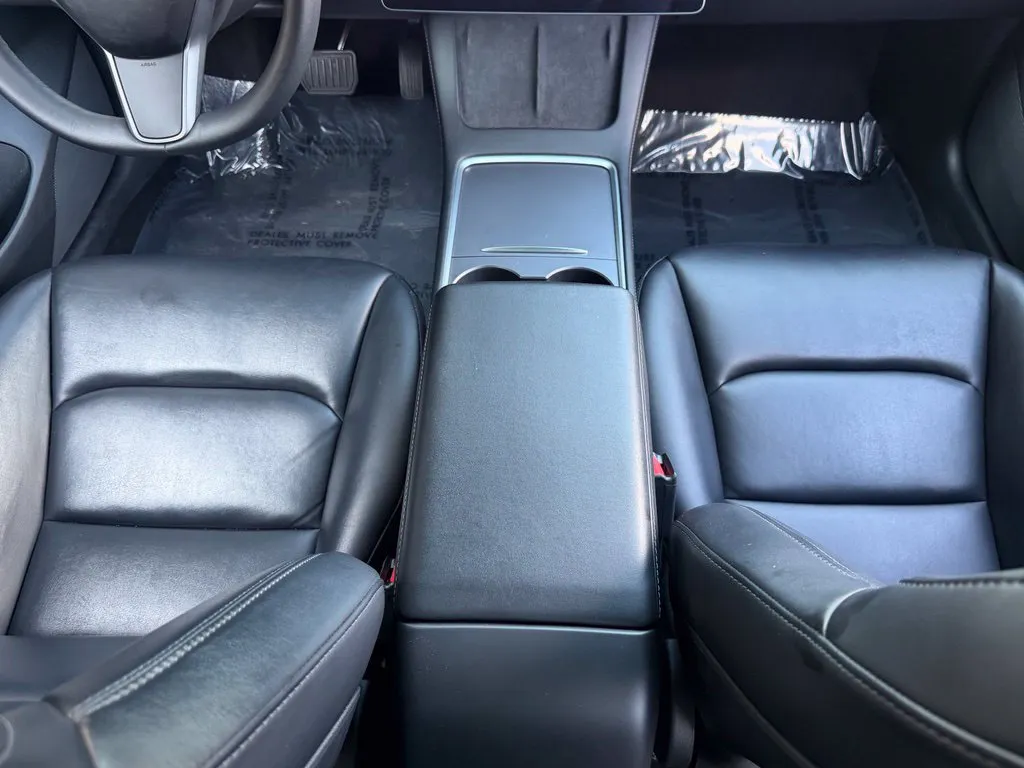 Tesla Model 3 photo 44