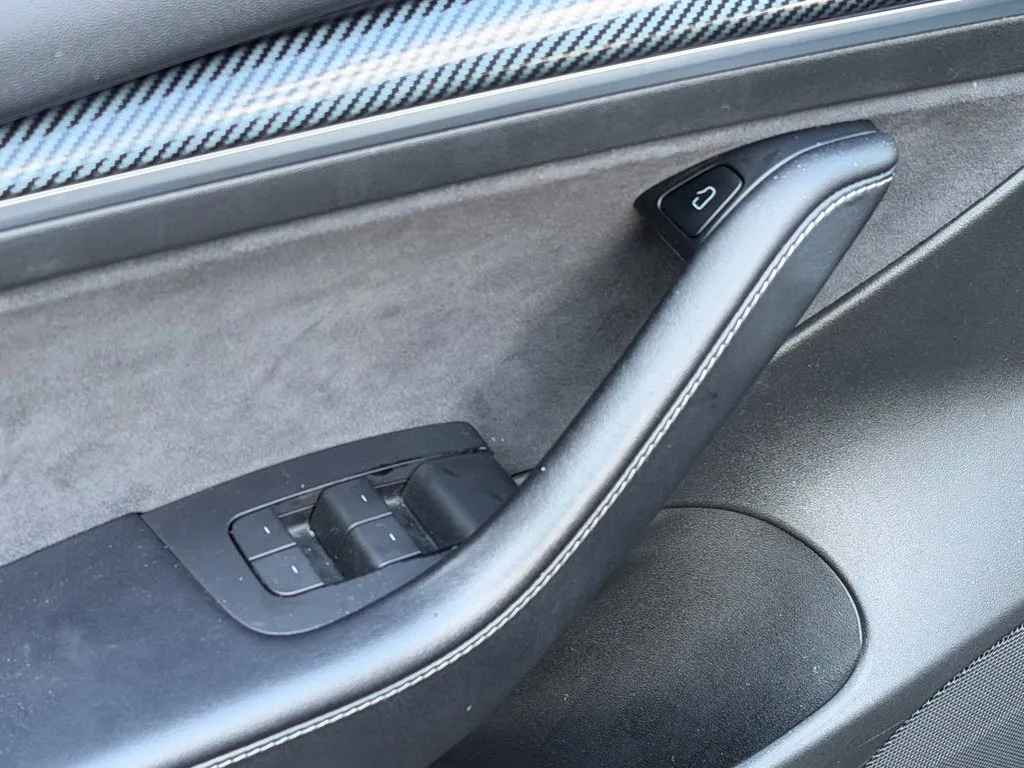 Tesla Model 3 photo 26
