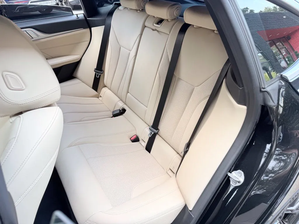 BMW i4 photo 31