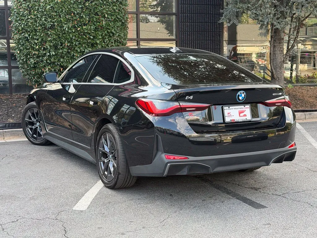 BMW i4 photo 19