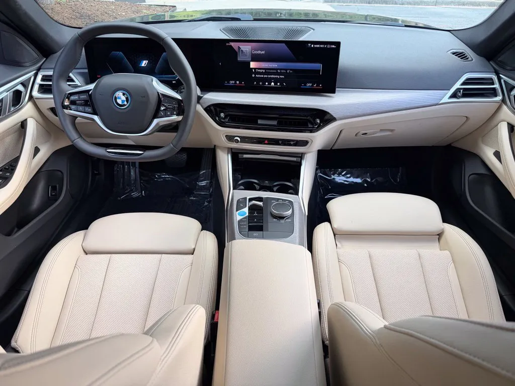BMW i4 photo 40