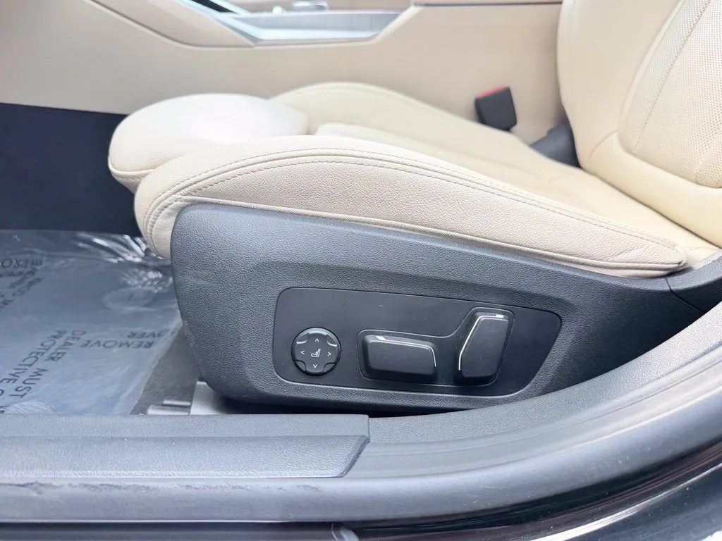 BMW i4 photo 27