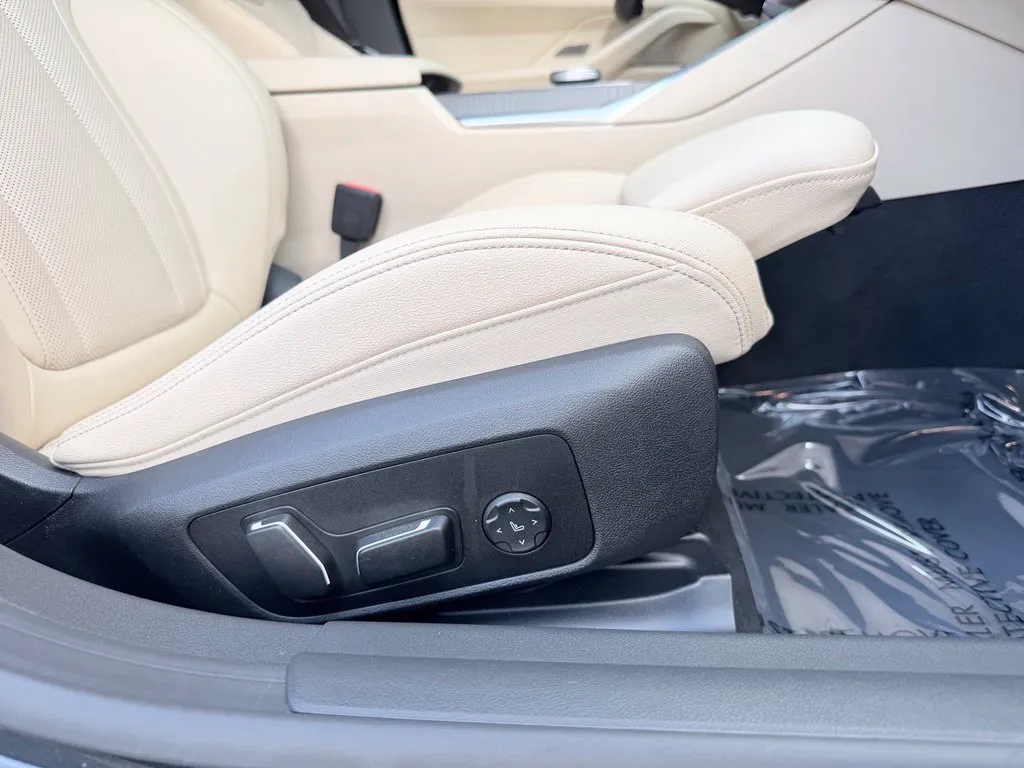BMW i4 photo 35