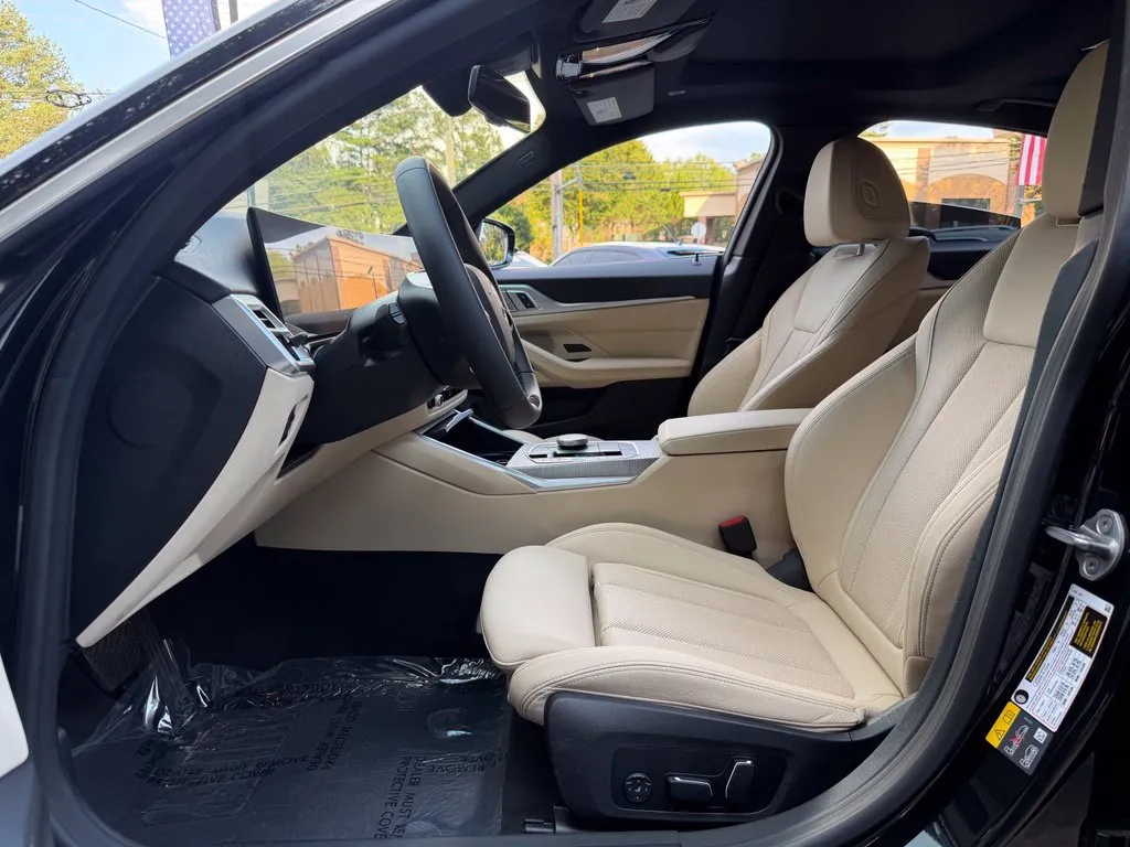 BMW i4 photo 25