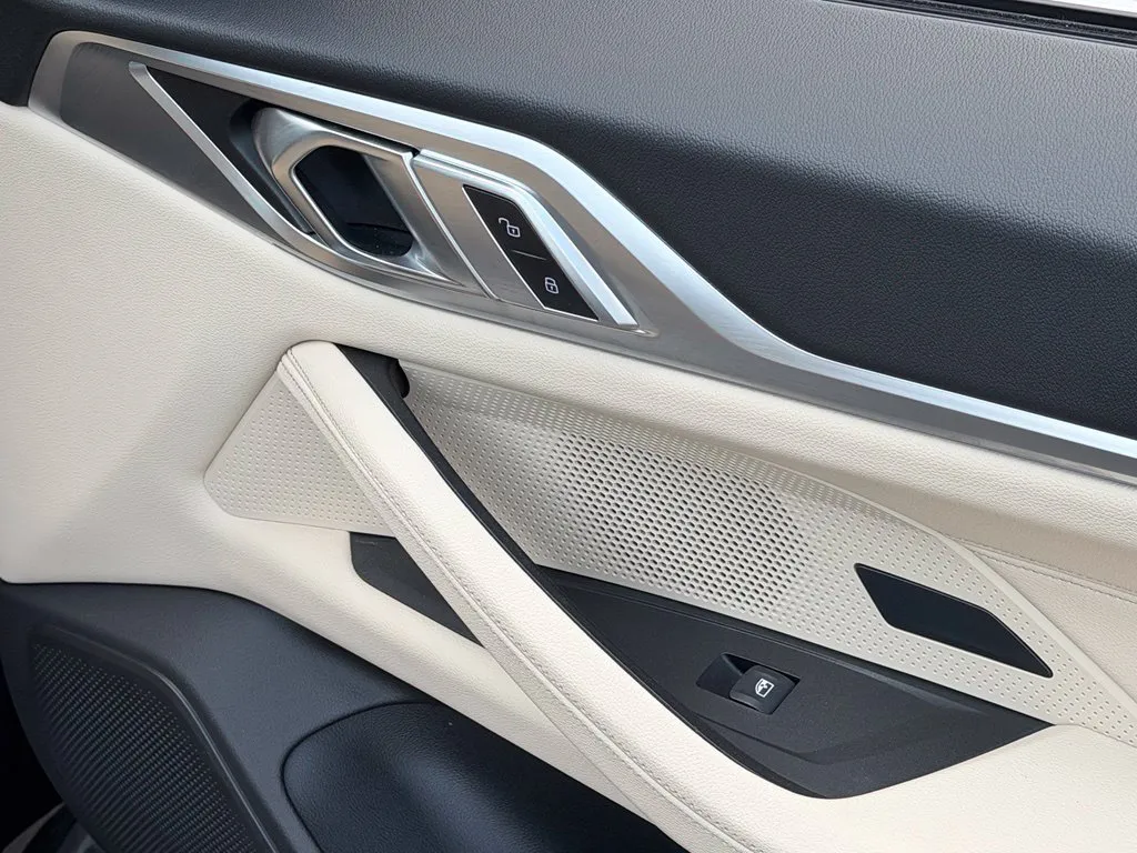 BMW i4 photo 37
