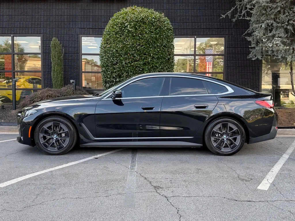 BMW i4 photo 9