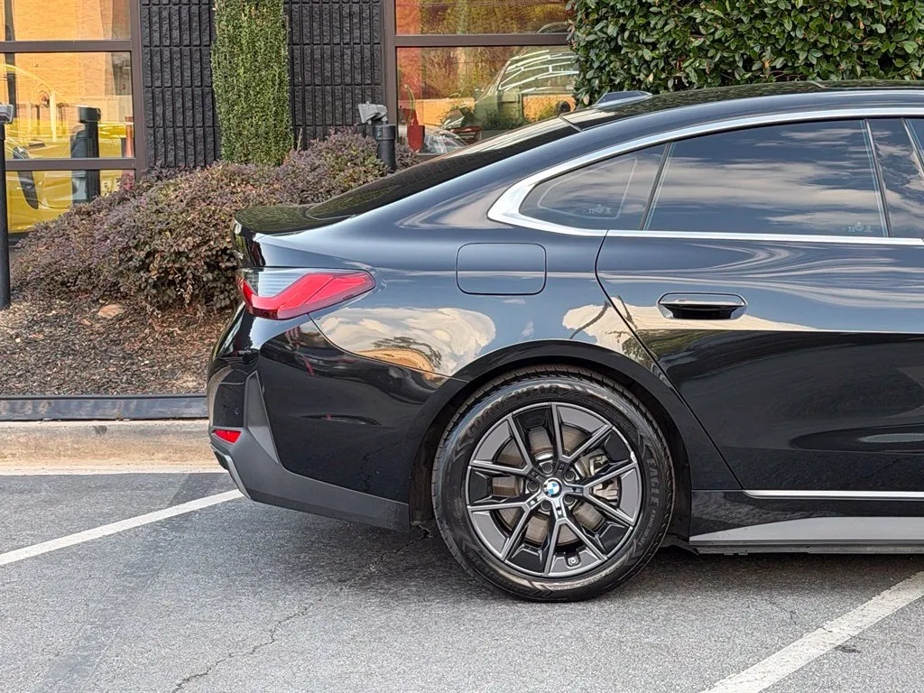 BMW i4 photo 22