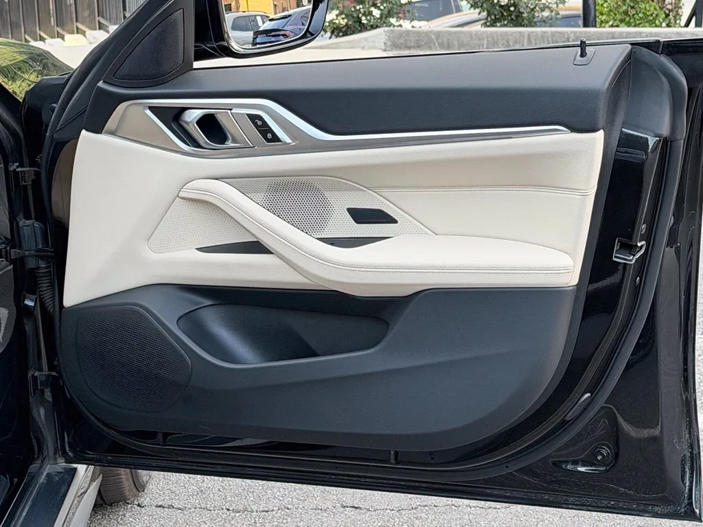 BMW i4 photo 36