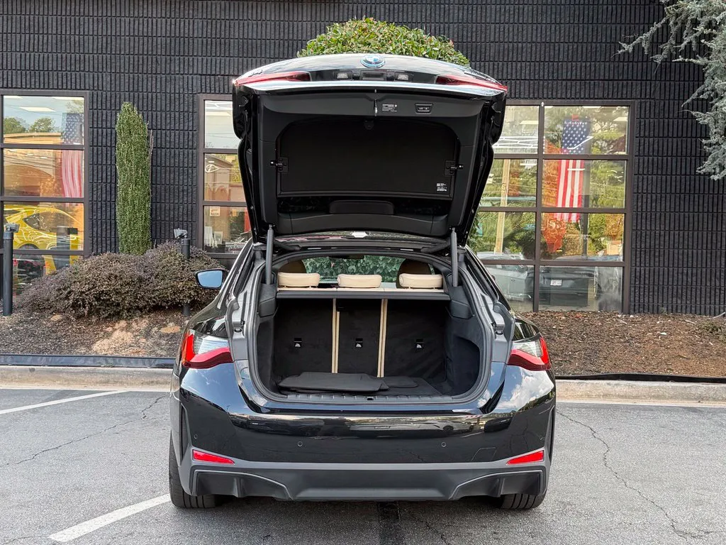 BMW i4 photo 17