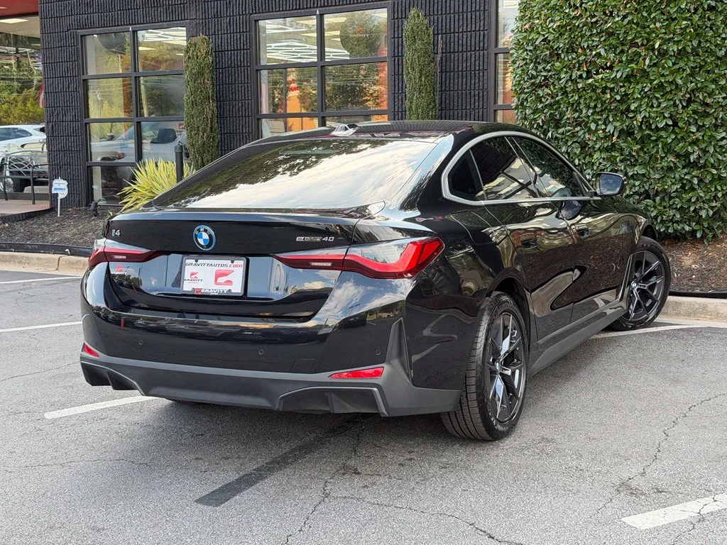 BMW i4 photo 12