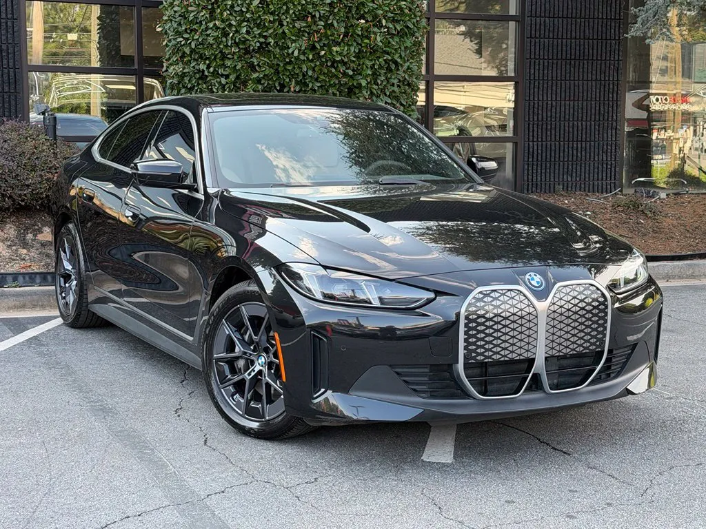 BMW i4 photo 7