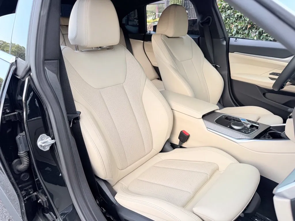BMW i4 photo 34