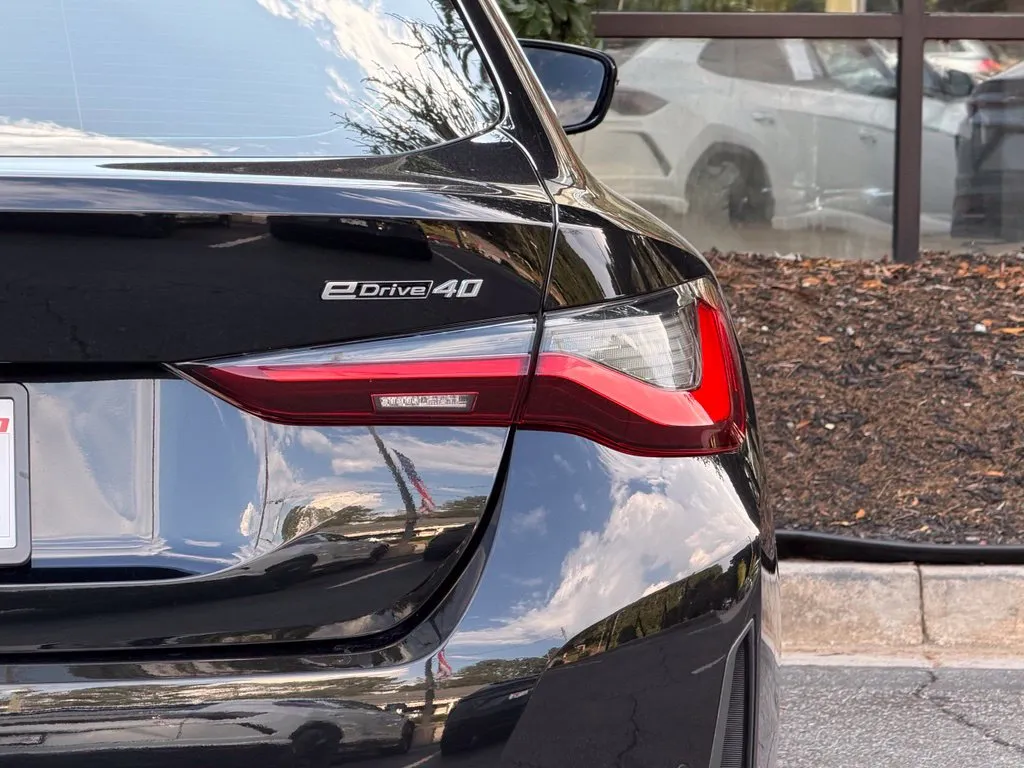 BMW i4 photo 16