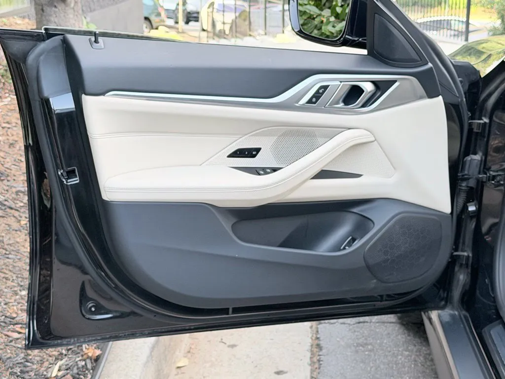 BMW i4 photo 28