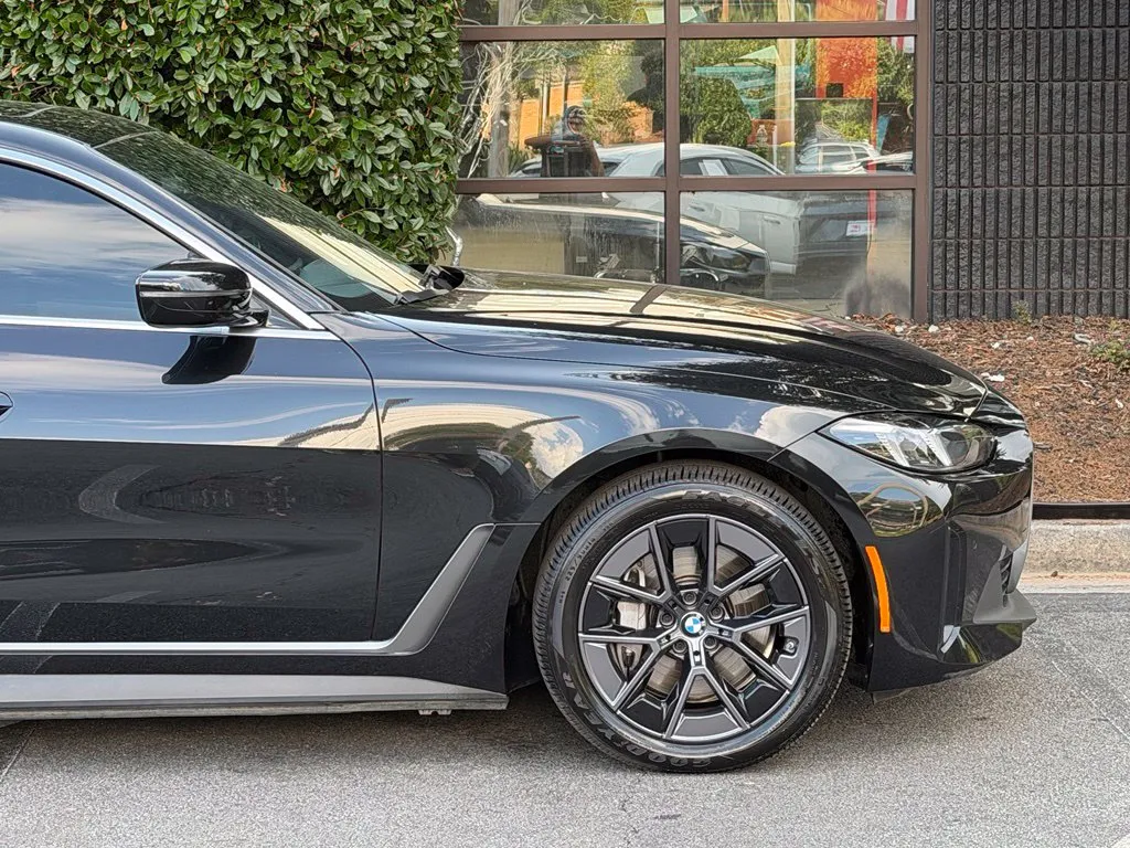 BMW i4 photo 23