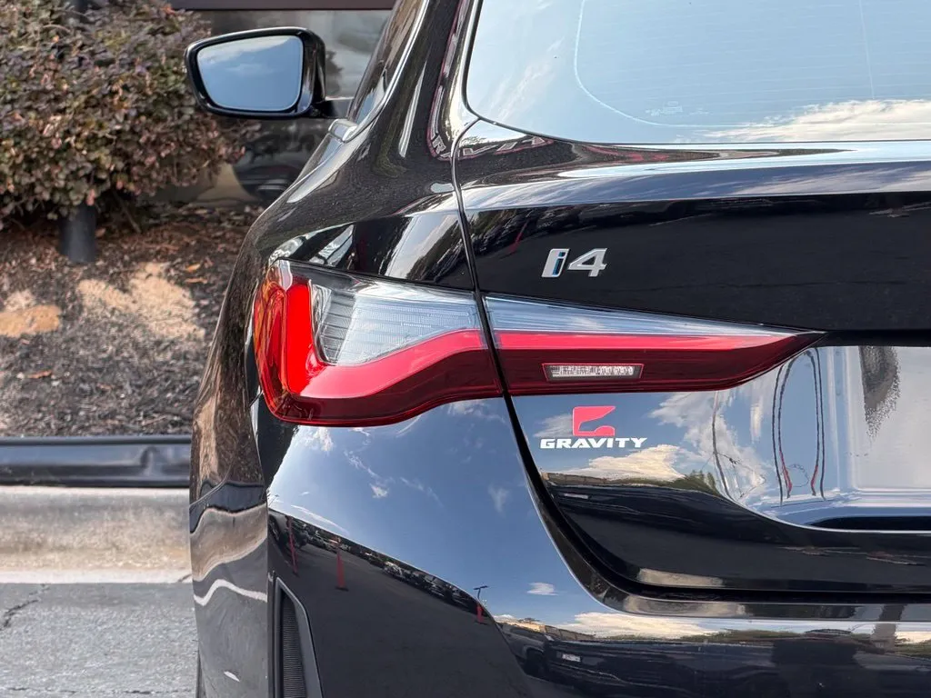 BMW i4 photo 15