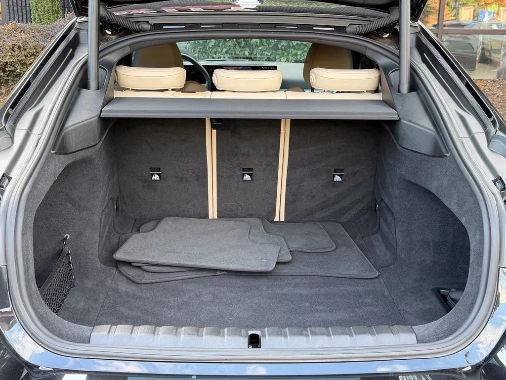BMW i4 photo 18