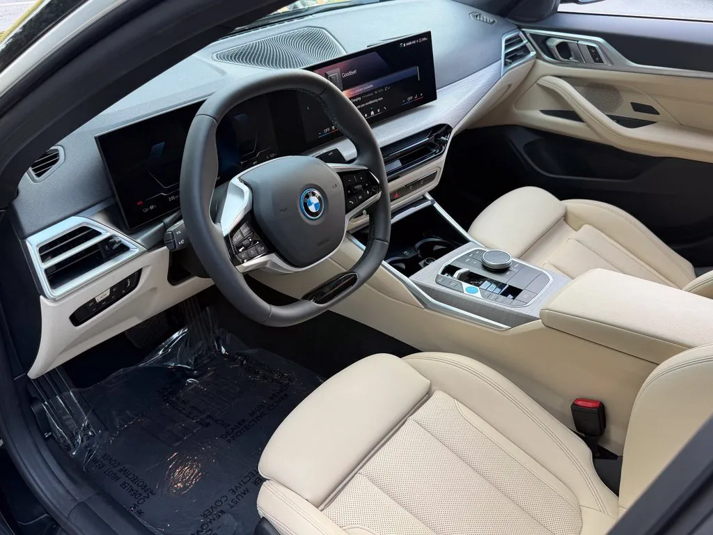 BMW i4 photo 24