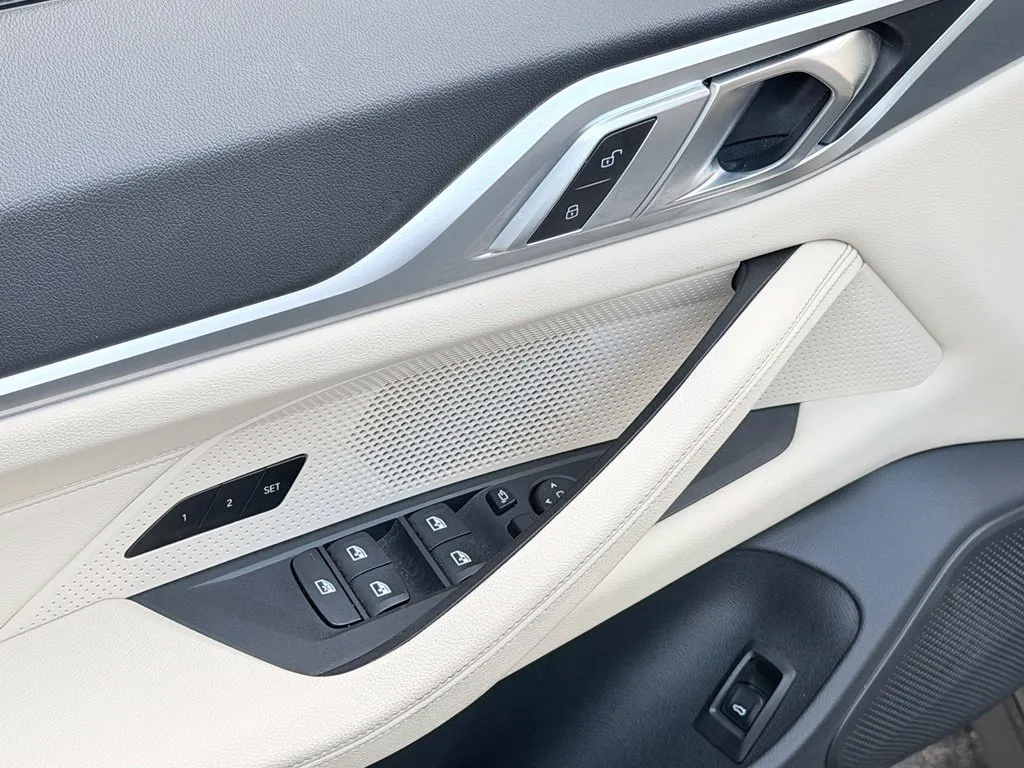 BMW i4 photo 29