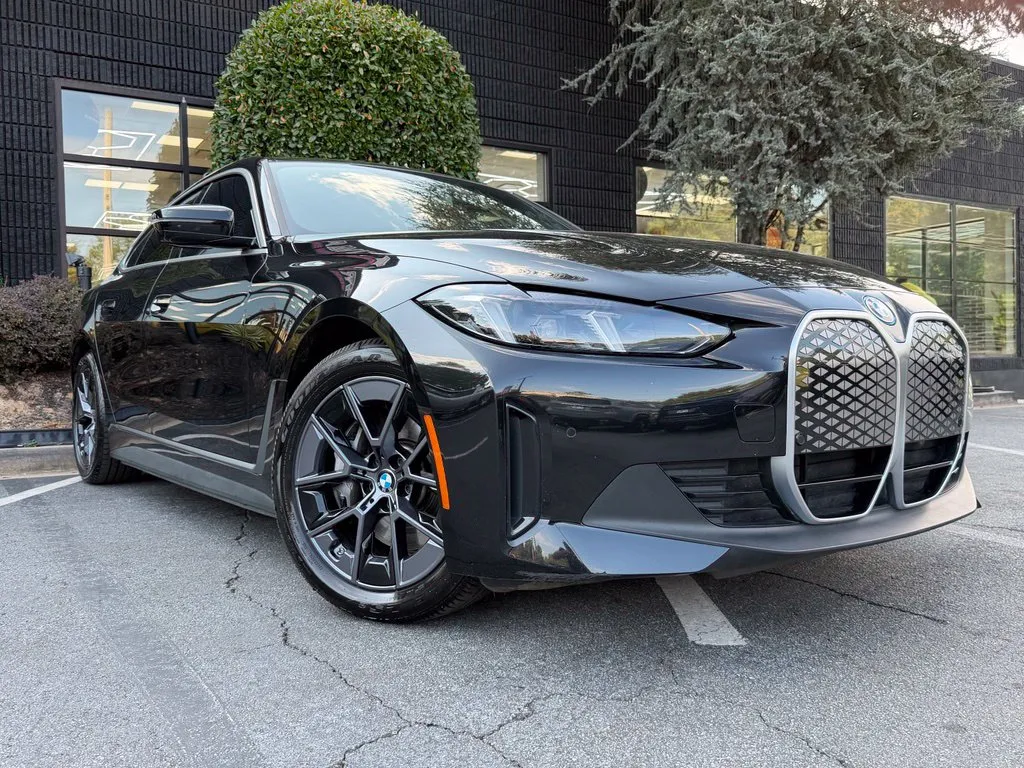 BMW i4 photo 8