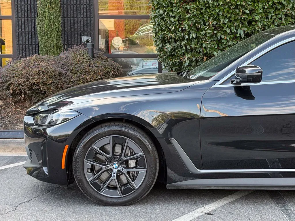 BMW i4 photo 10