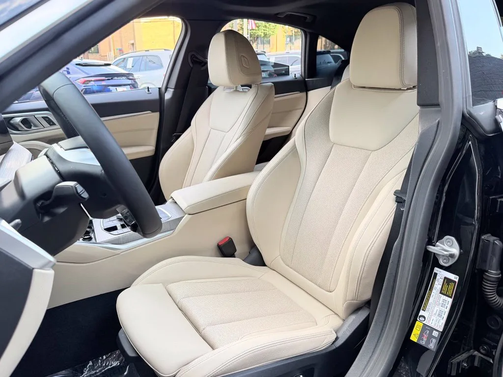 BMW i4 photo 26