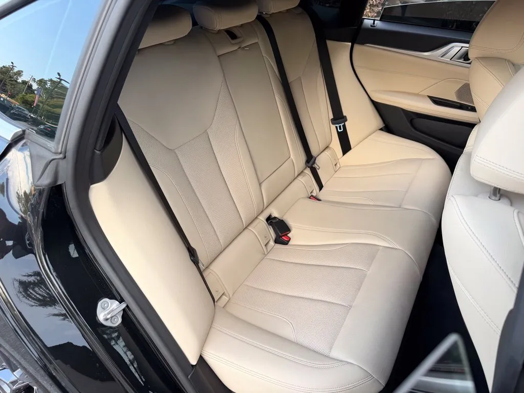 BMW i4 photo 39