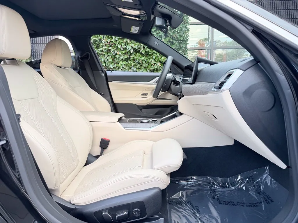BMW i4 photo 33