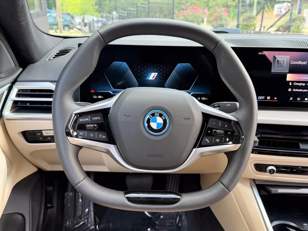 BMW i4 photo 43