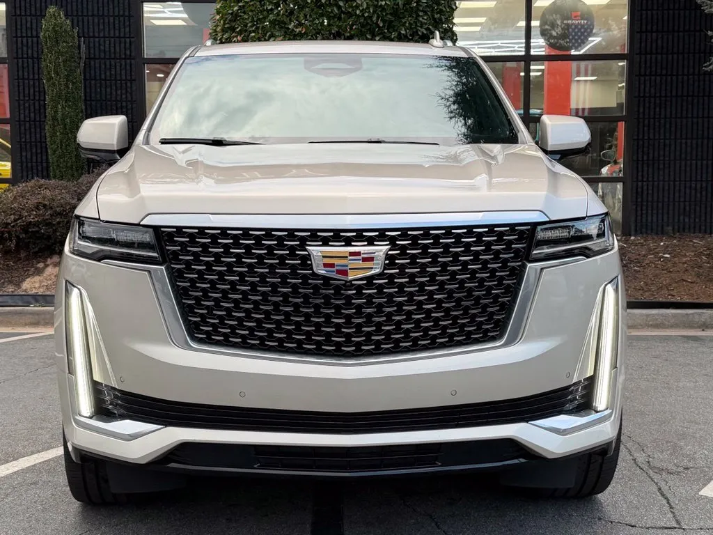 Cadillac Escalade photo 3