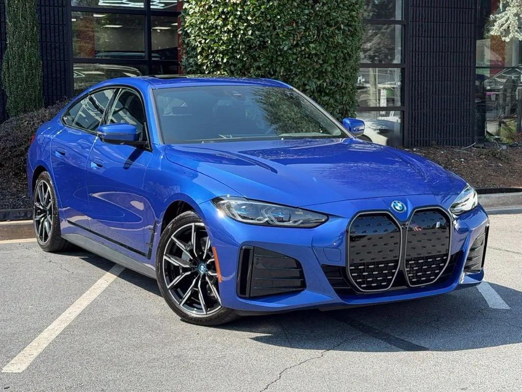 BMW i4 photo 6